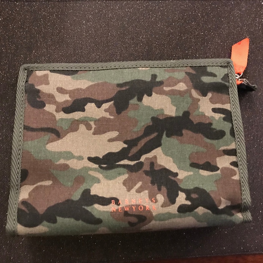 NWOT BARNEY'S Camouflage Cosmetic Bag